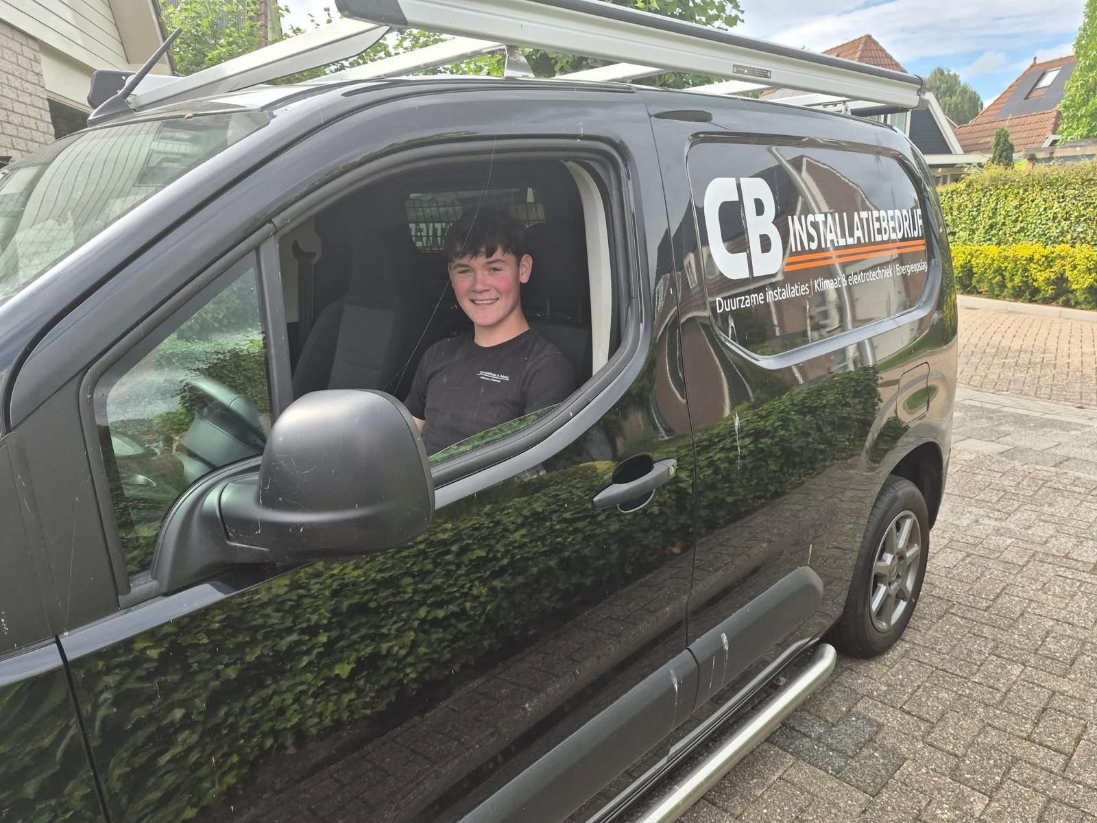 Collega achter het stuur van een CB-bus